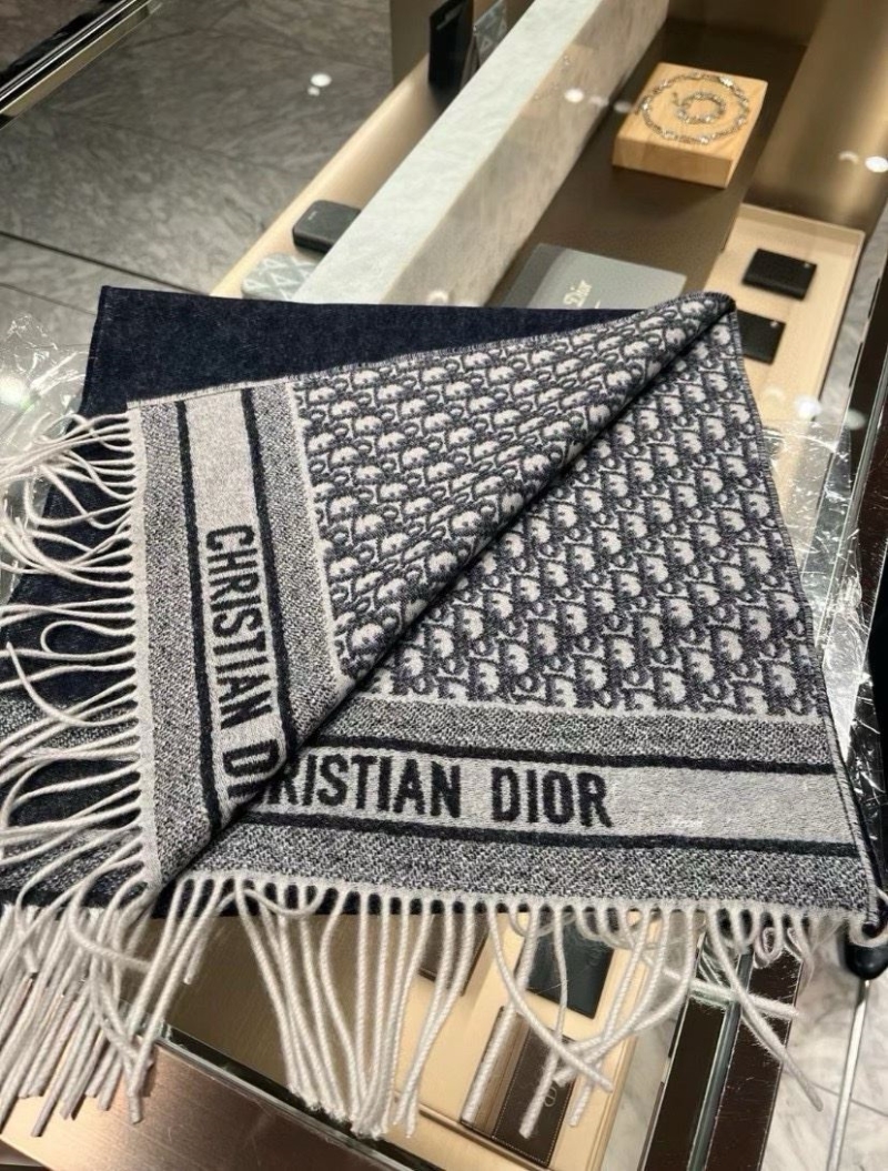 CHRISTIAN DIOR